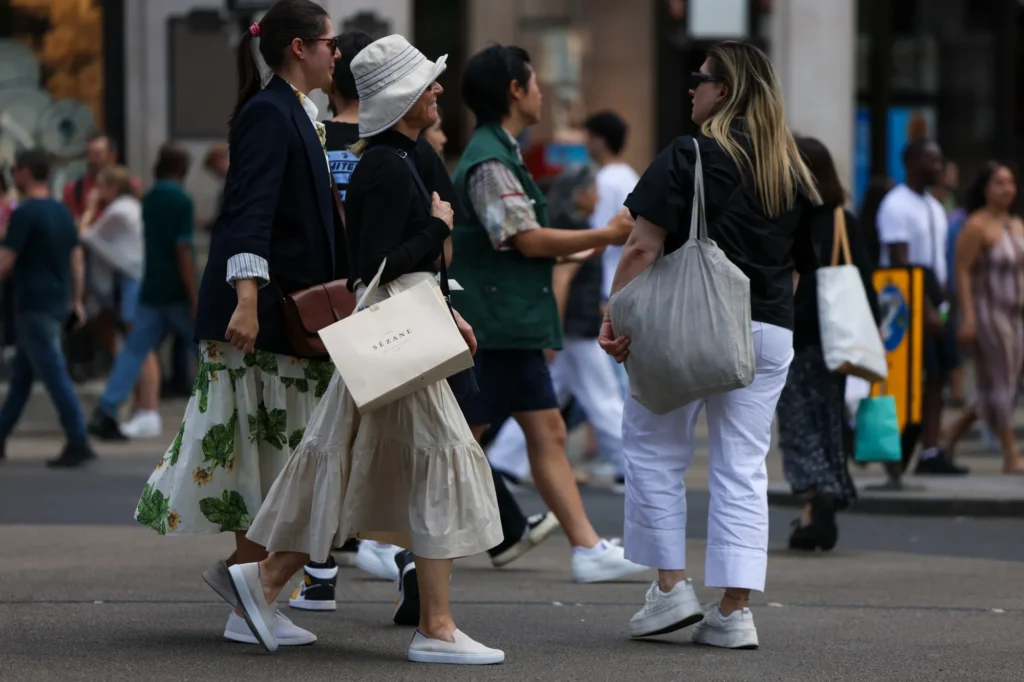 UK Inflation Remains at 2.2%, Keeping the Possibility of Rate Cuts Open