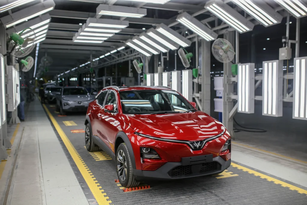 The Hybrid Resurgence: Why EVs Are Stalling and Hybrids Are Booming